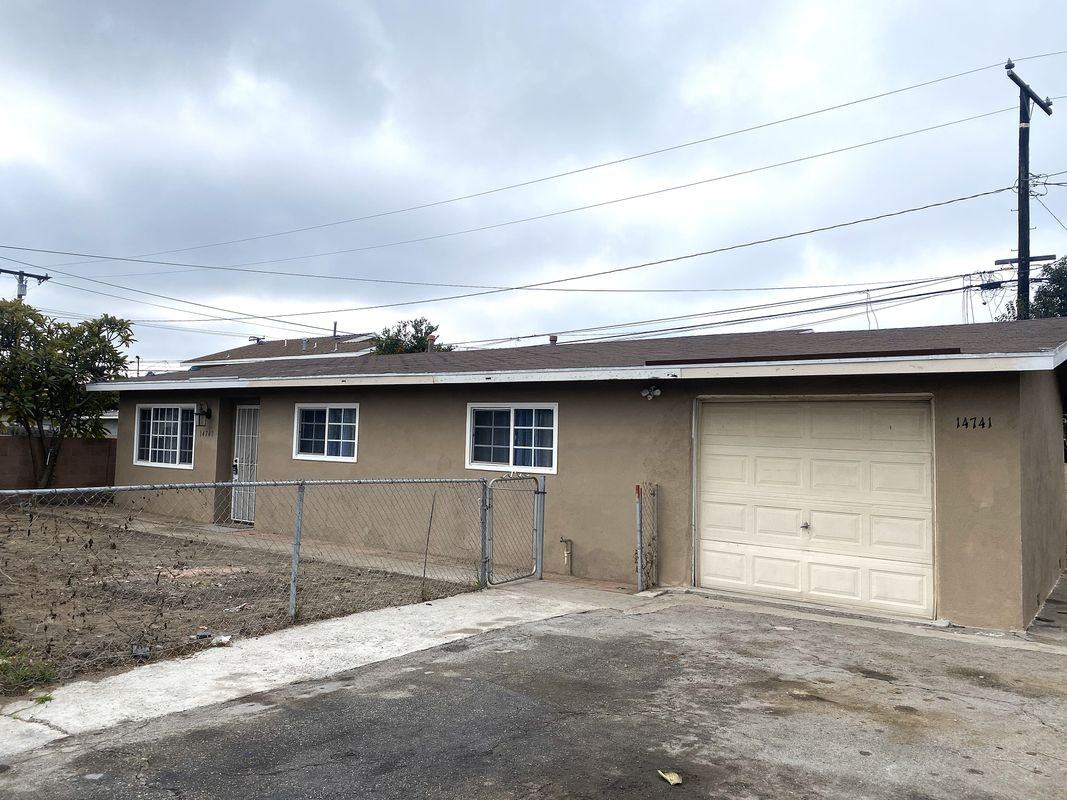 14741 Blaine Ave - Photo 3 of 16