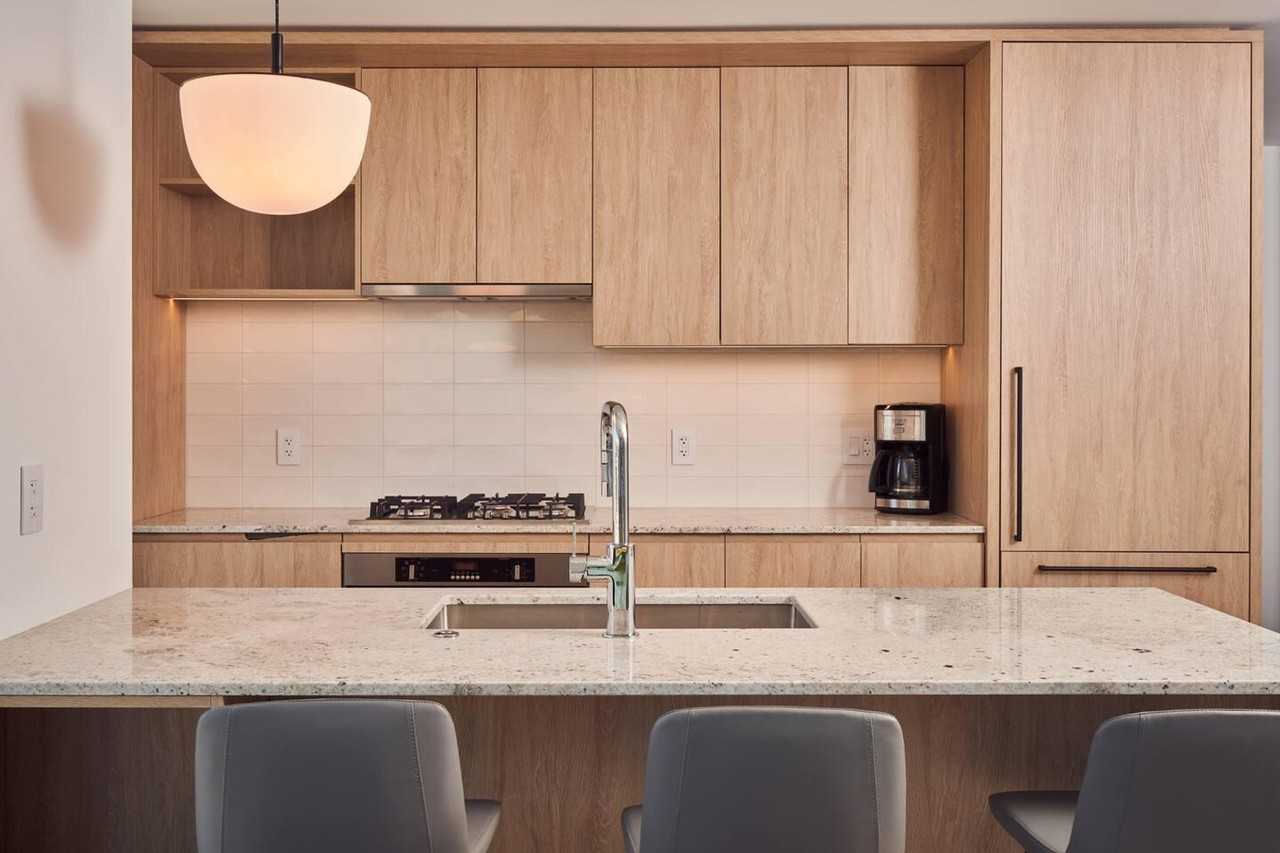 360 West Illinois Street - Photo 5 of 38