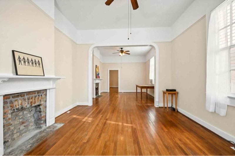 627 Seguin St - Photo 2 of 10