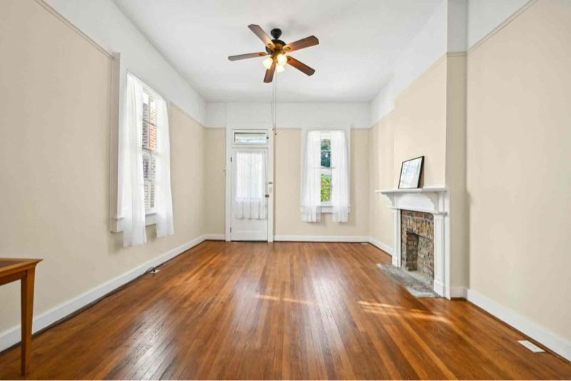 627 Seguin St - Photo 3 of 10