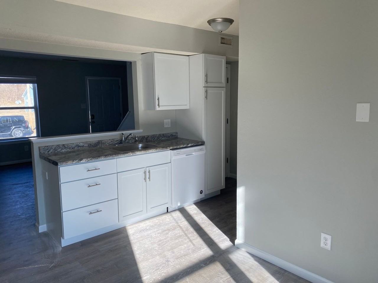 4226 W Bethany Dr - Photo 2 of 6