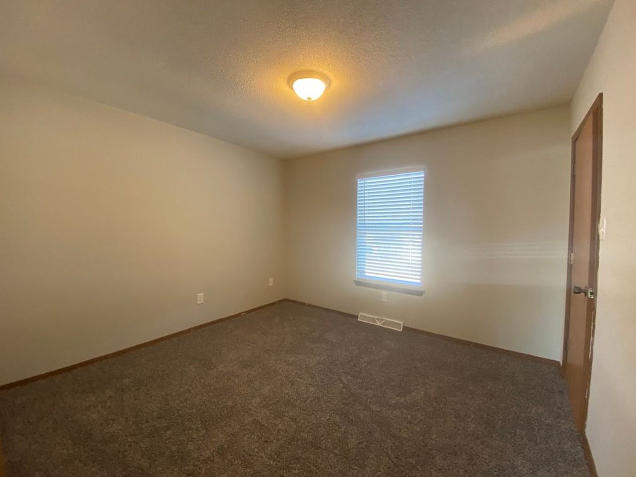 4226 W Bethany Dr - Photo 3 of 6