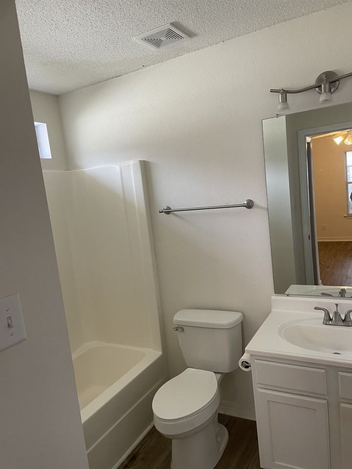 808 Crystal Wells Ct S #NA - Photo 6 of 10