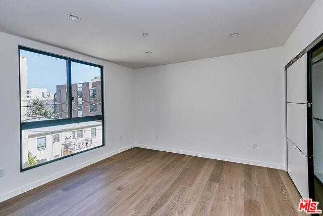 328 N Maple Dr #105 - Photo 2 of 8