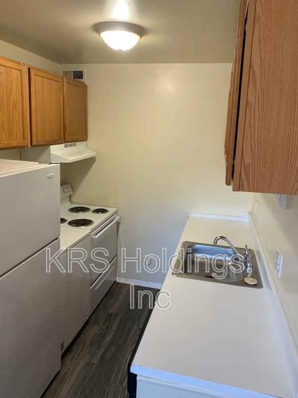 1223 Nelson St #A - Photo 3 of 8