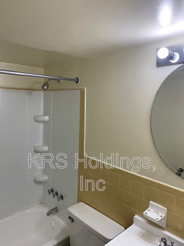 1223 Nelson St #A - Photo 4 of 8