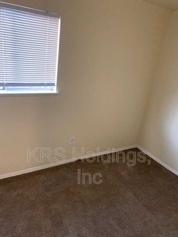 1223 Nelson St #A - Photo 7 of 8