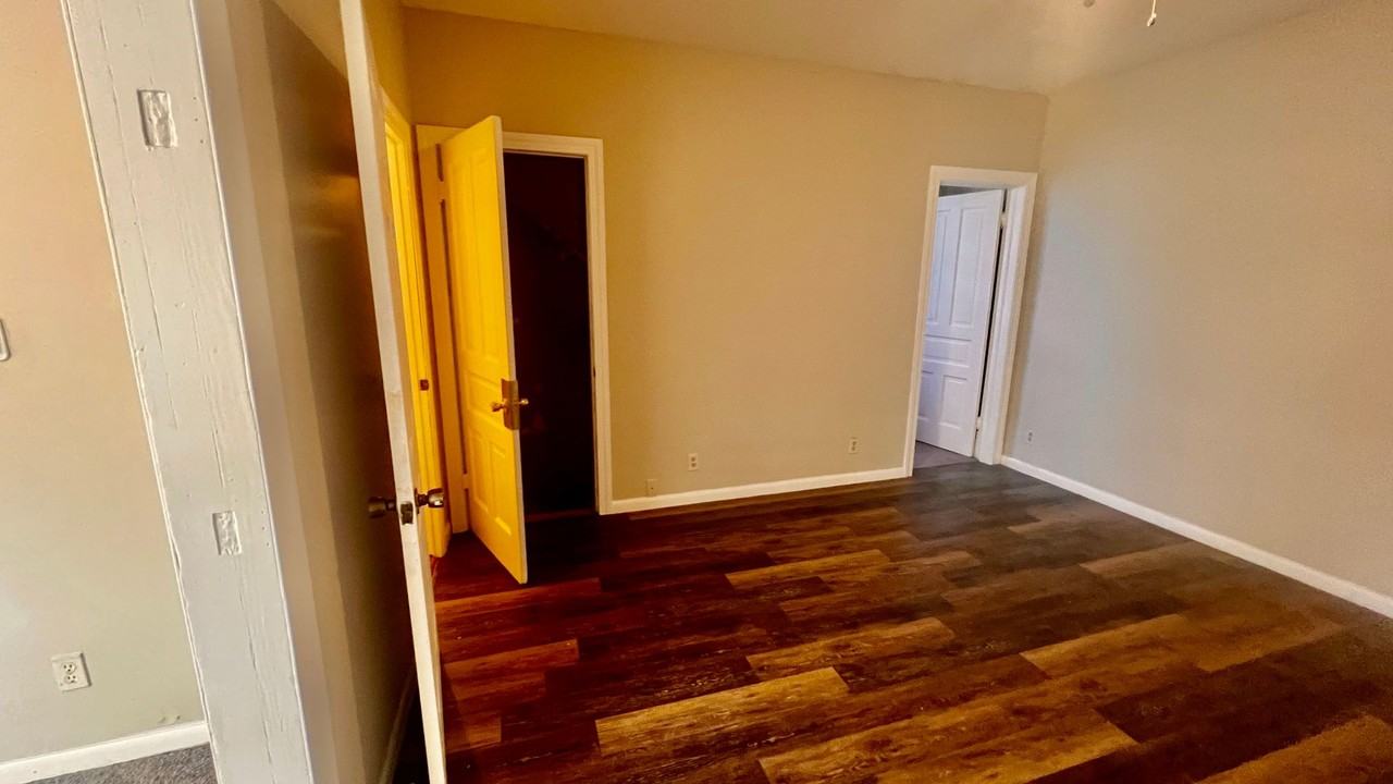 1435 Villa St - Photo 7 of 25