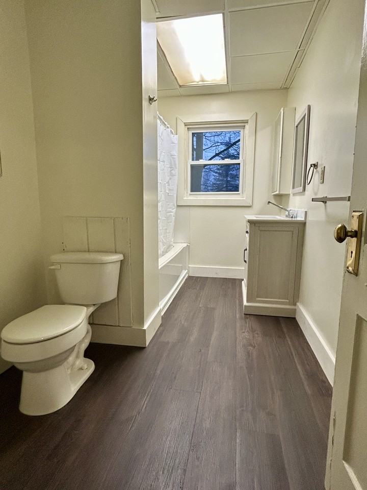 302 East 16th Street - Photo 2 of 7