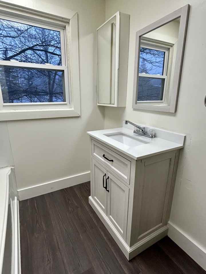 302 East 16th Street - Photo 3 of 7