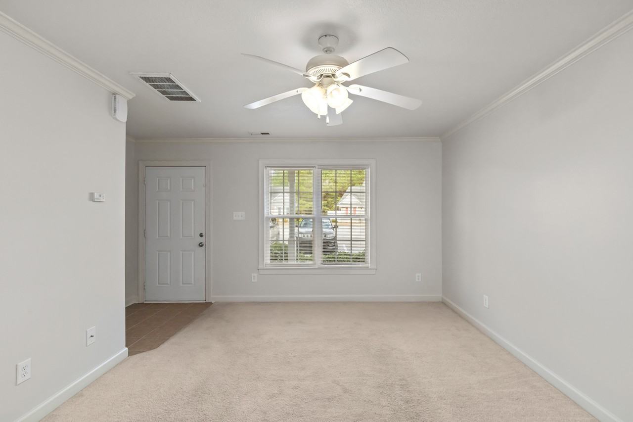 403 Springwood Dr #403 - Photo 5 of 28