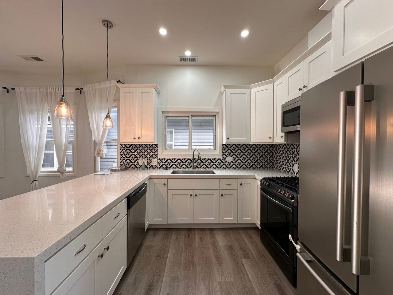 1160 Sherman St - Photo 2 of 21