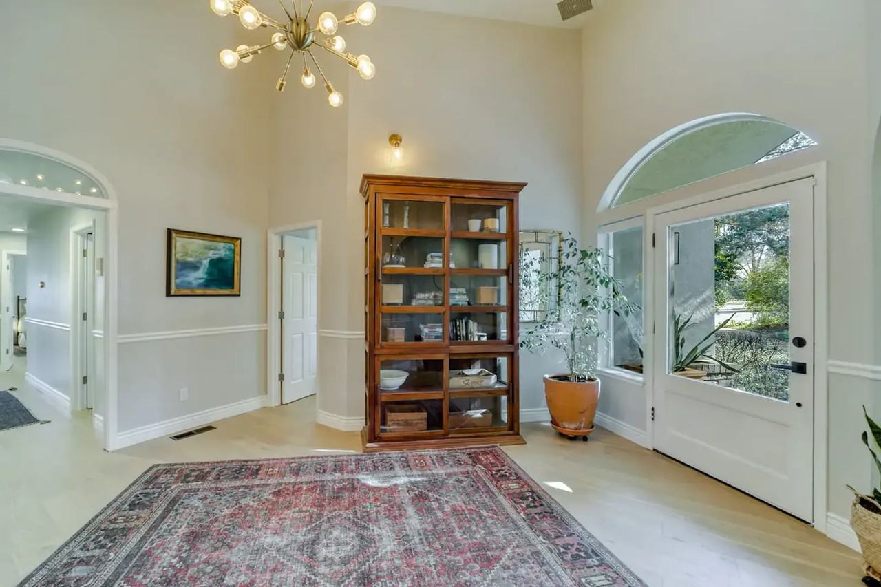 554 Aurora Pl - Photo 3 of 17