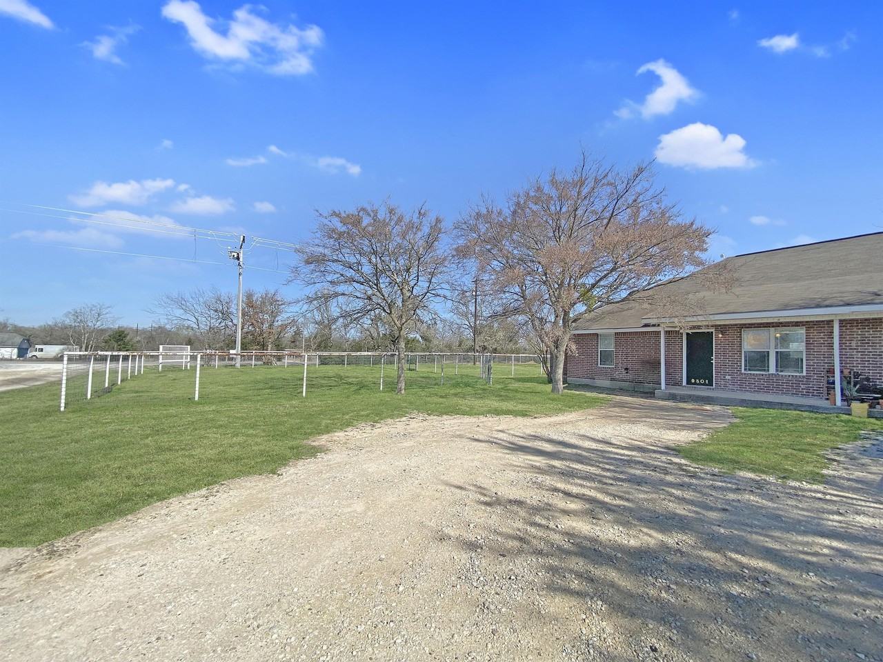 9801 Riskys Ranch Dr - Photo 2 of 15