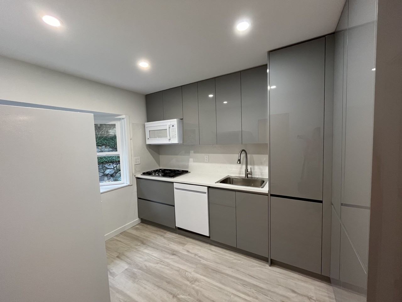 1050 21st St - Photo 4 of 8