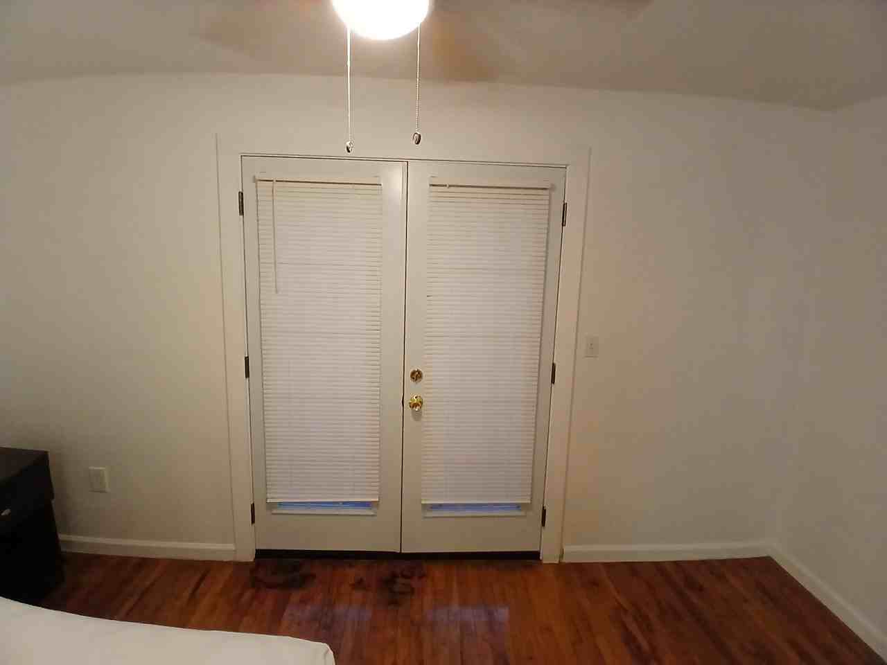 1027 E 45th St #U2 - Photo 3 of 18