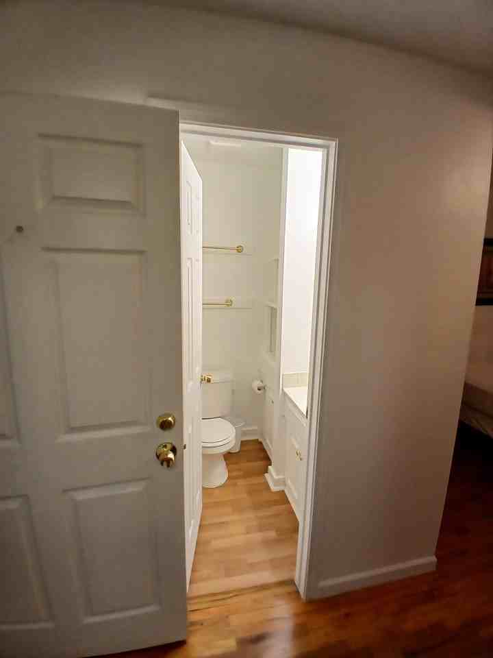 1027 E 45th St #U2 - Photo 5 of 18