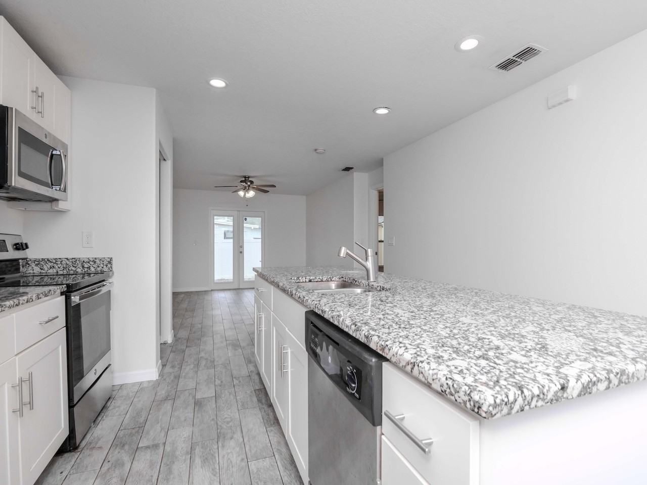 6235 S Adelia Ave - Photo 6 of 19