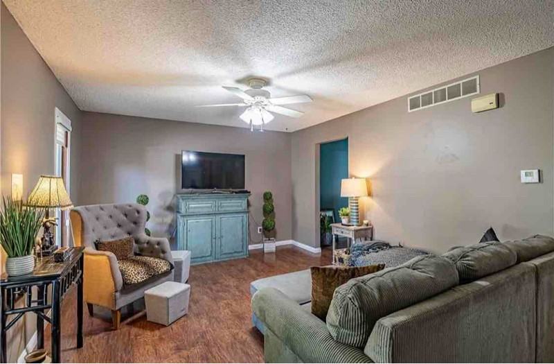 2708 Deerpath Park Dr - Photo 2 of 16