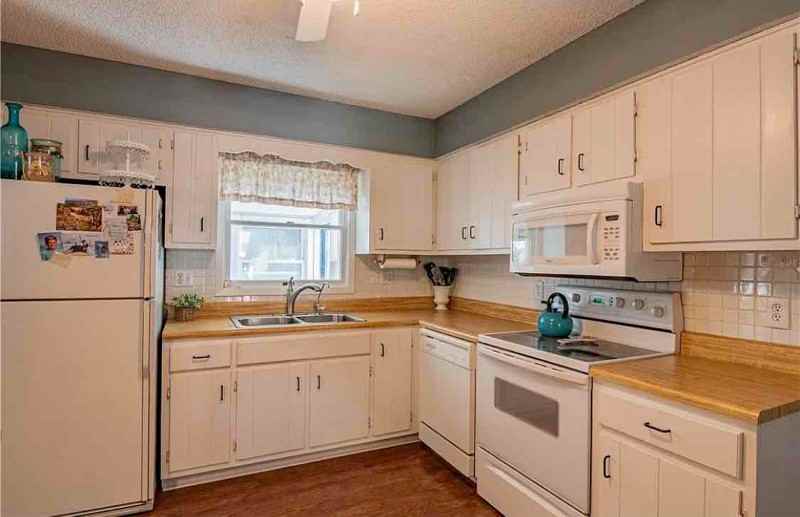 2708 Deerpath Park Dr - Photo 3 of 16