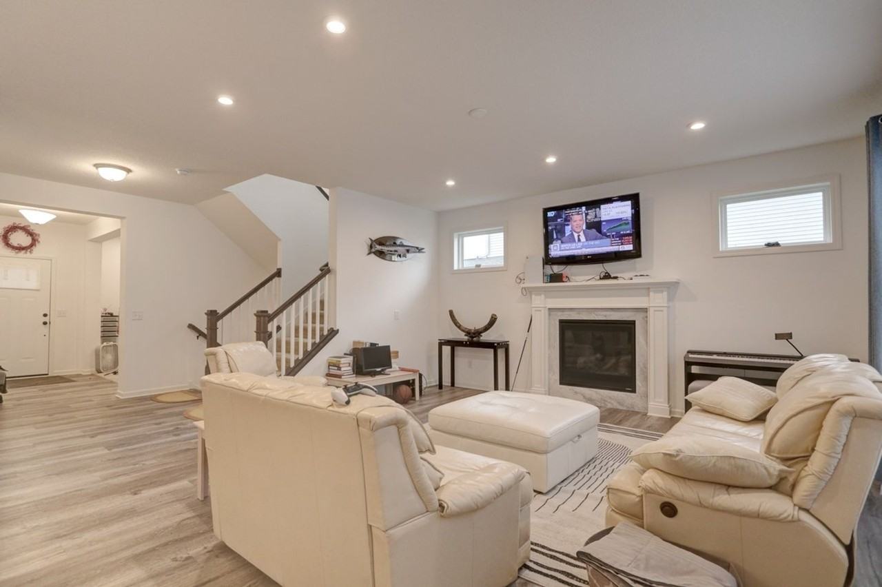 171 Maple Ter - Photo 2 of 24