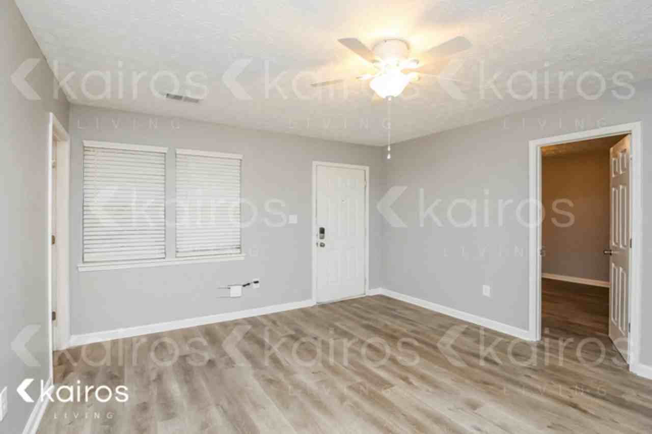 231 Beaver Pointe Dr - Photo 2 of 16