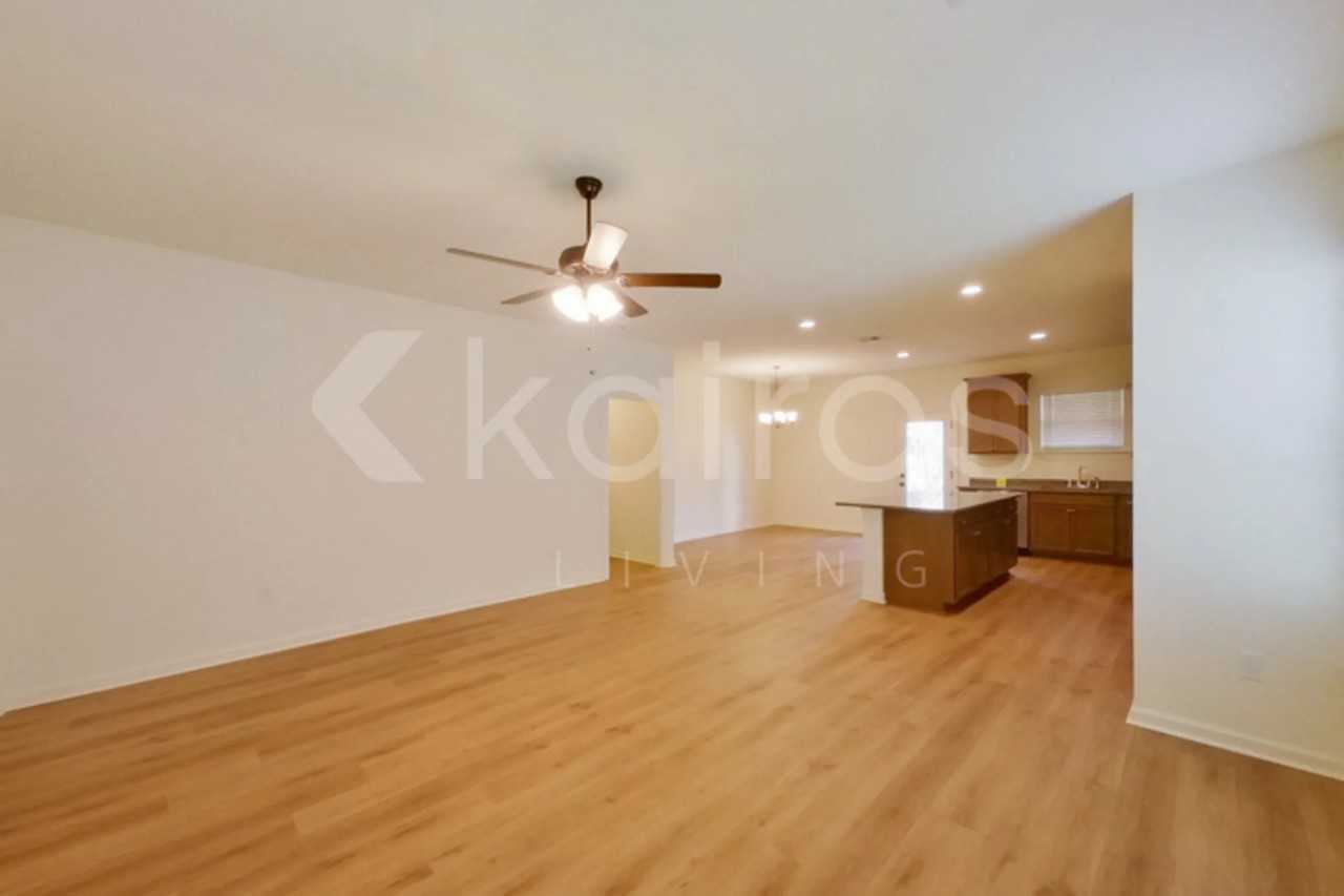 111 Salvat Dr - Photo 3 of 25