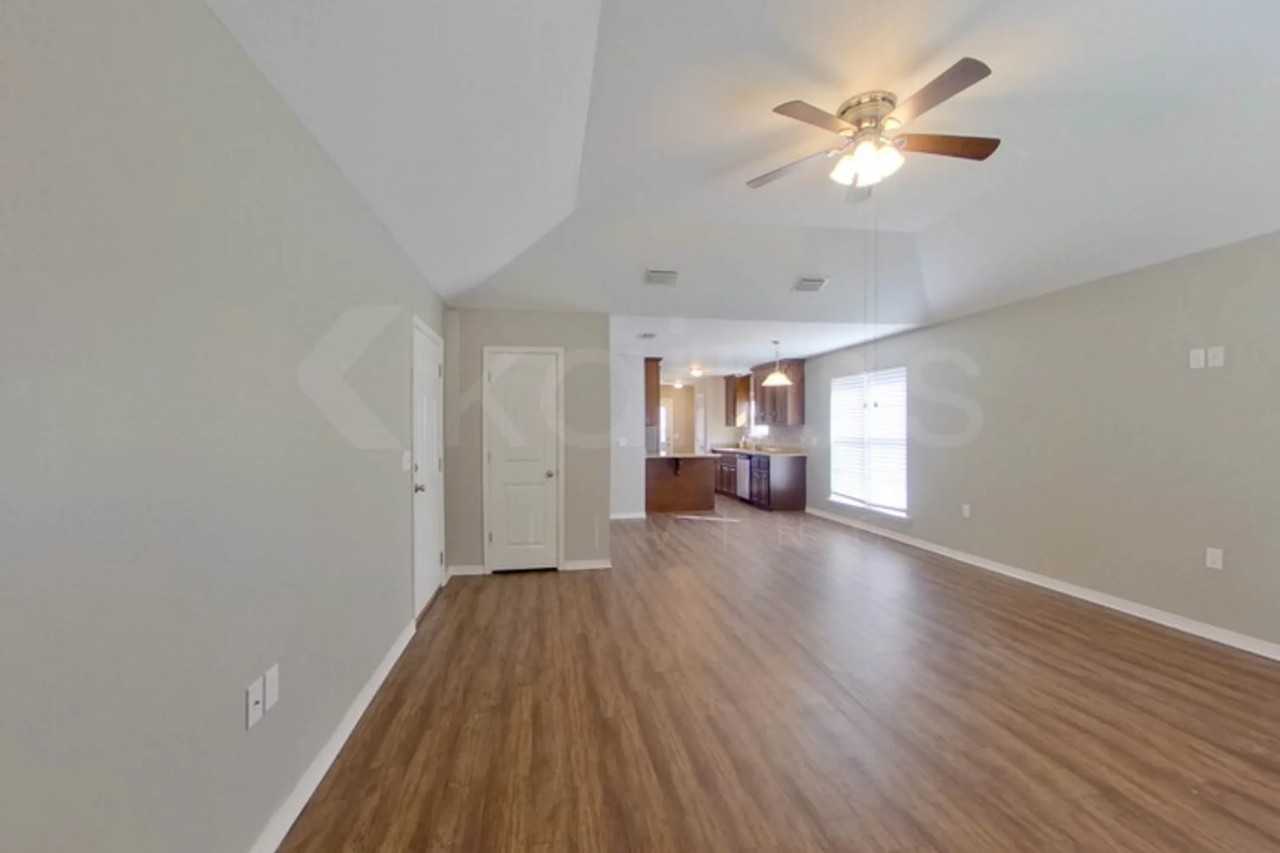 16107 Hoiles Ave - Photo 3 of 20