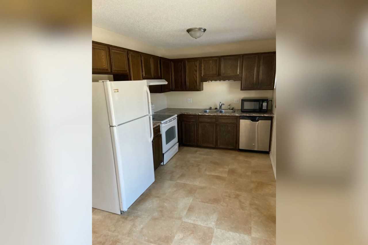 813 Ashwood Ave - Photo 2 of 9