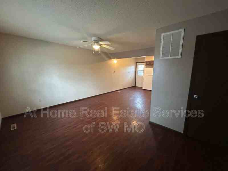 1816 Tower Cir - Photo 2 of 11