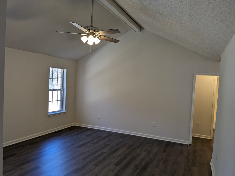 200 Leslie Ln - Photo 3 of 14