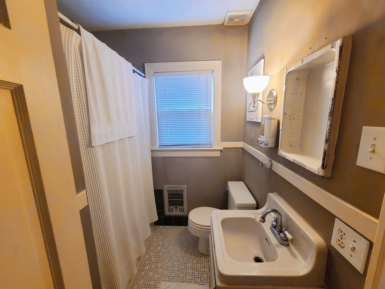 524 Henry Clay Blvd - Photo 7 of 9