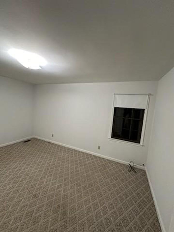 243 Revelle Rd - Photo 3 of 11