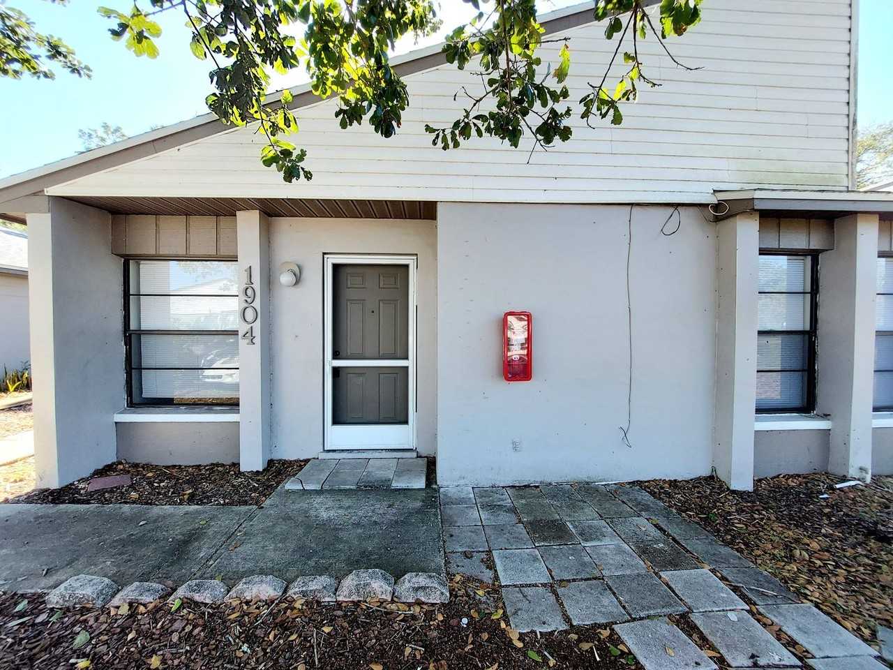 1904 Crystal Grove Dr - Photo 2 of 17