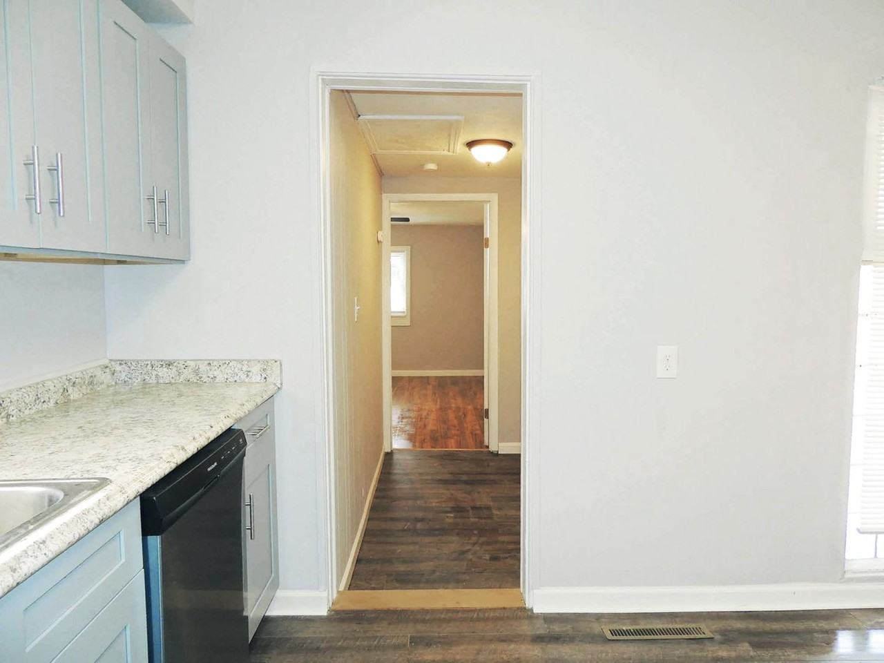 459 Clarmont Rd - Photo 5 of 18