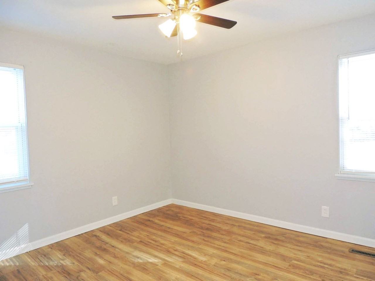 459 Clarmont Rd - Photo 3 of 18