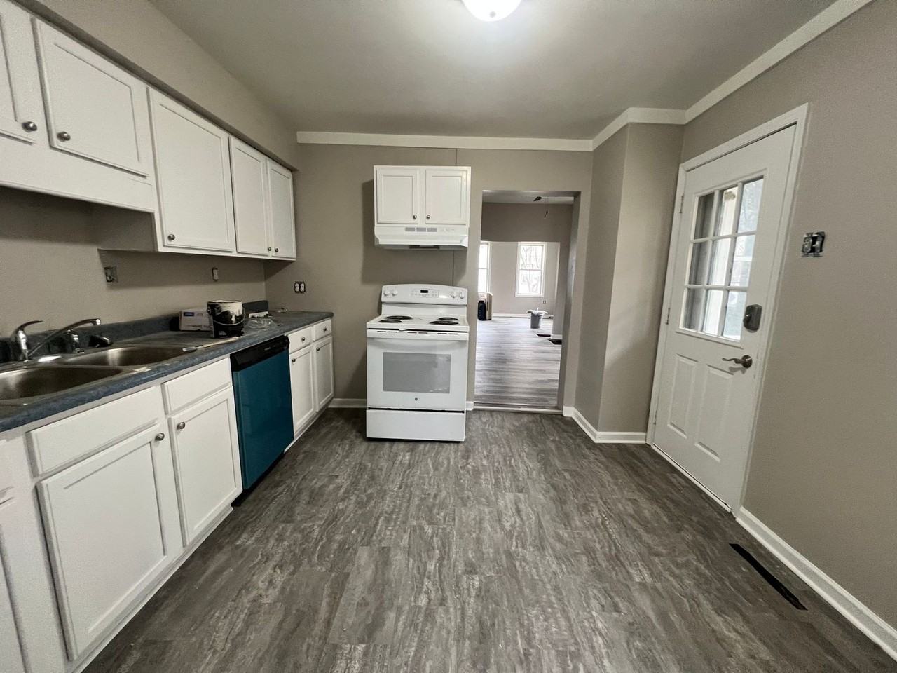 446 North Pitt Street - Photo 7 of 29