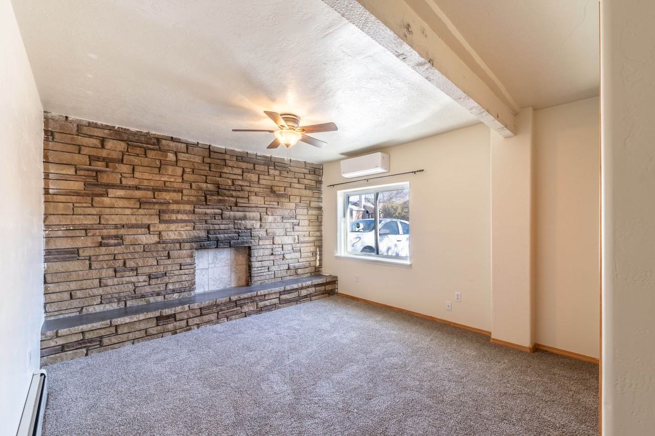 136 Fiesta St - Photo 5 of 24