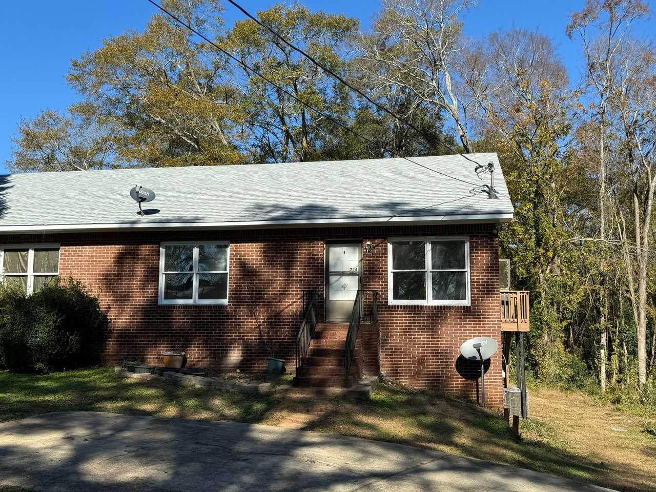 724 Belmont St - Photo 2 of 7