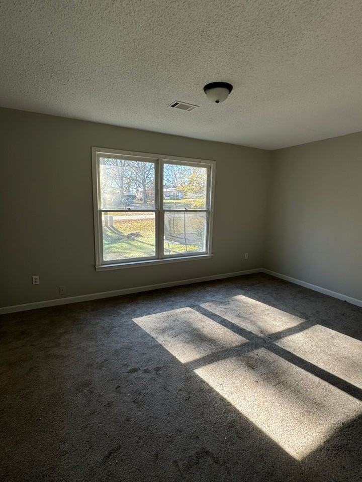 724 Belmont St - Photo 7 of 7