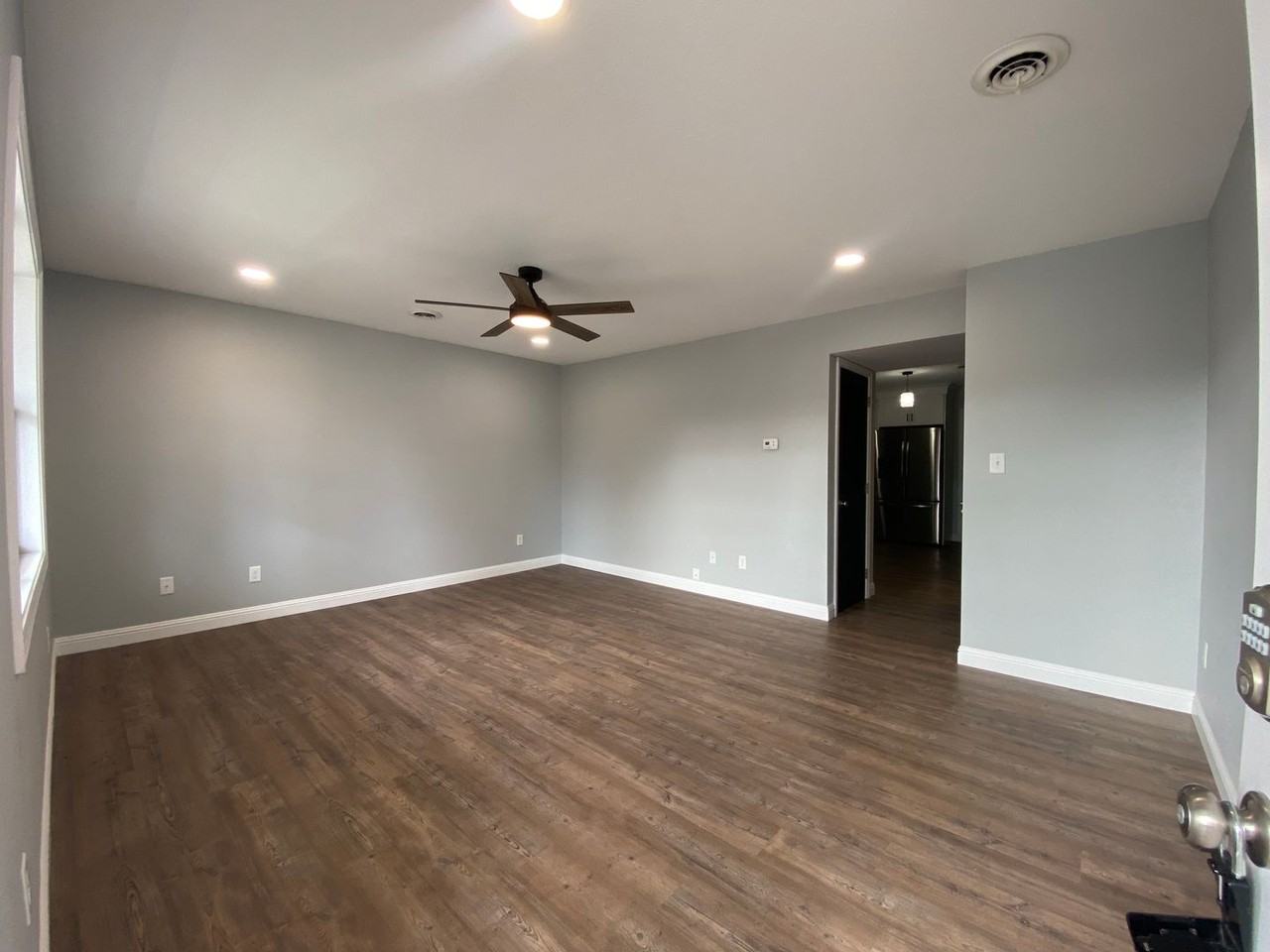 1010 Sun Valley Vlg - Photo 2 of 23