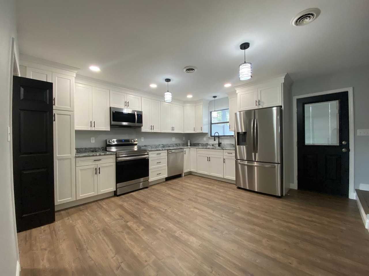 1010 Sun Valley Vlg - Photo 5 of 23