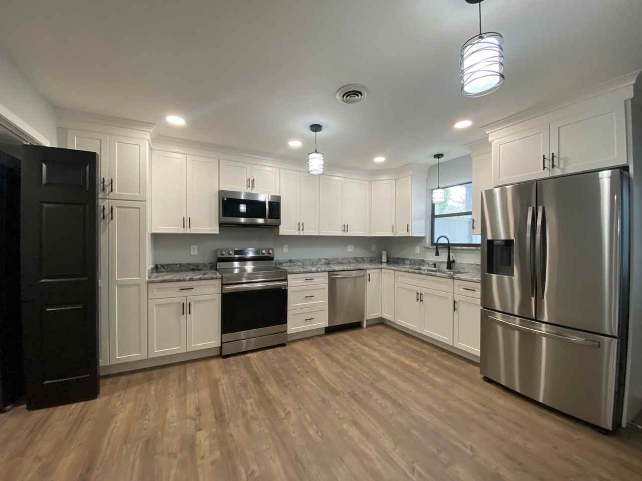 1010 Sun Valley Vlg - Photo 6 of 23