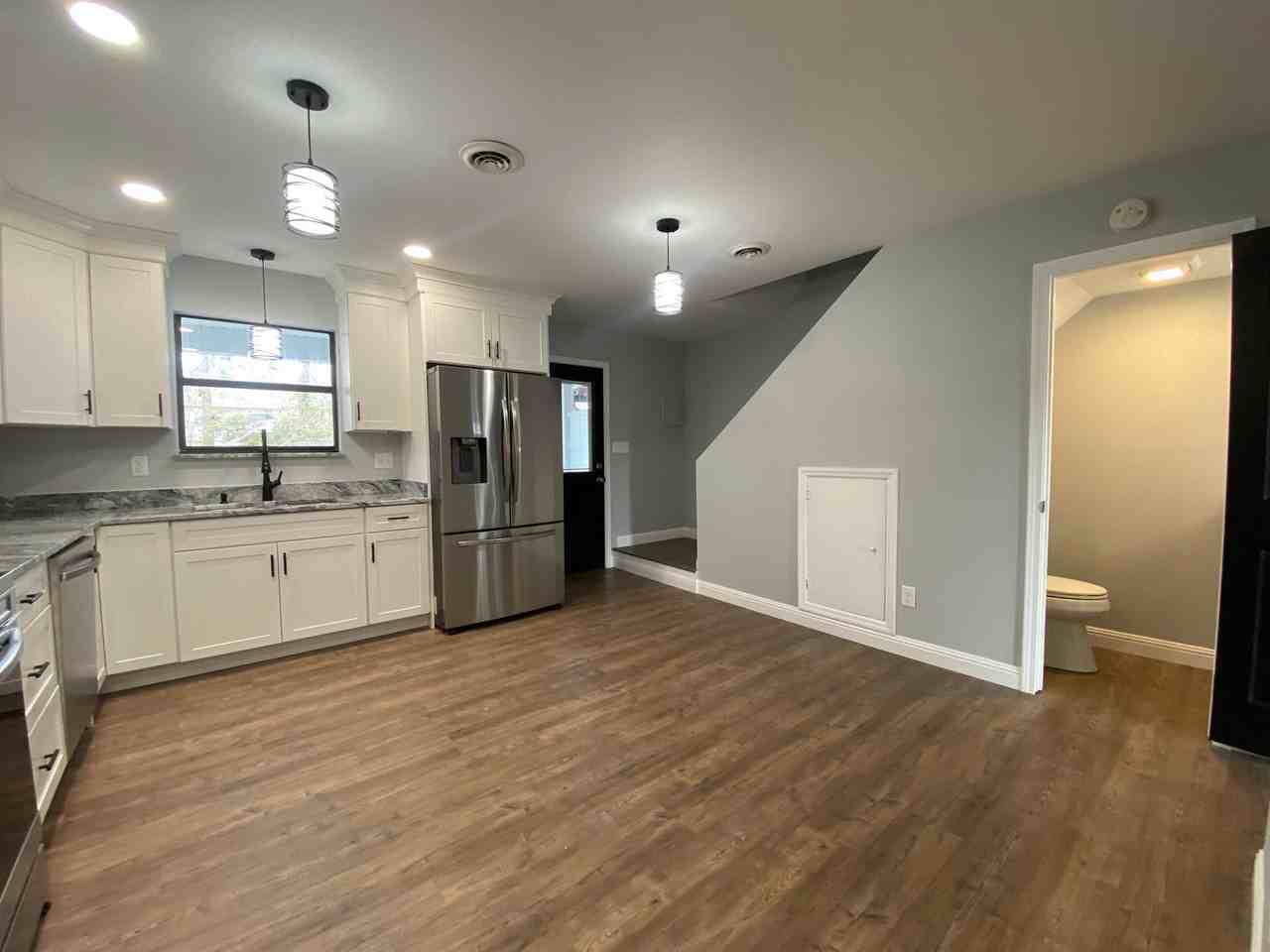 1010 Sun Valley Vlg - Photo 7 of 23