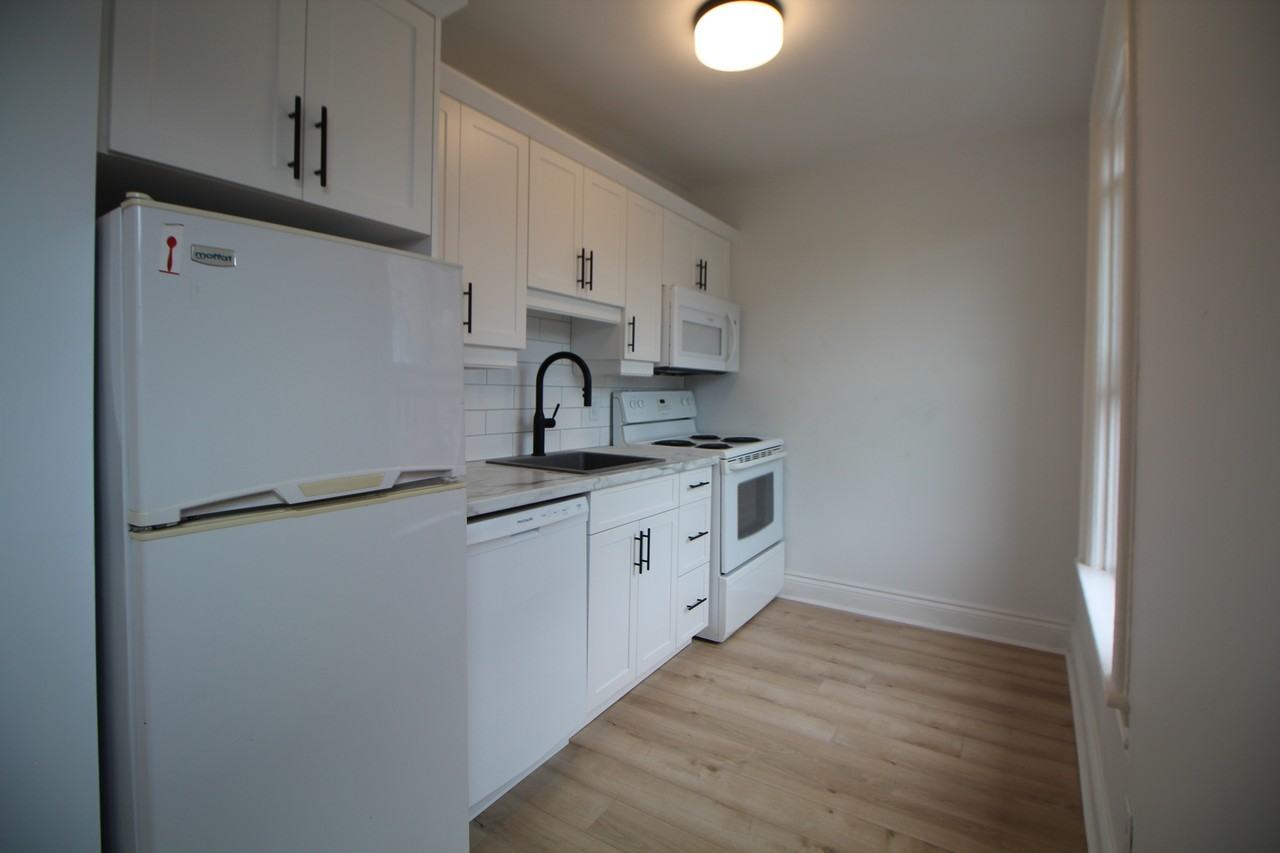 59 Carmarthen Streetapt 3 #59-3 - Photo 2 of 13