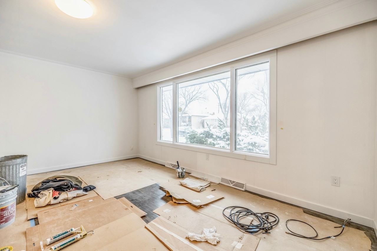 726 Melrose Avenue West #726 - Photo 2 of 17