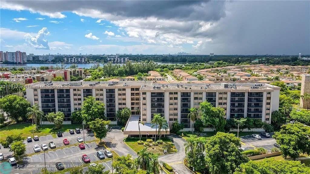 900 Ne 195th St #307