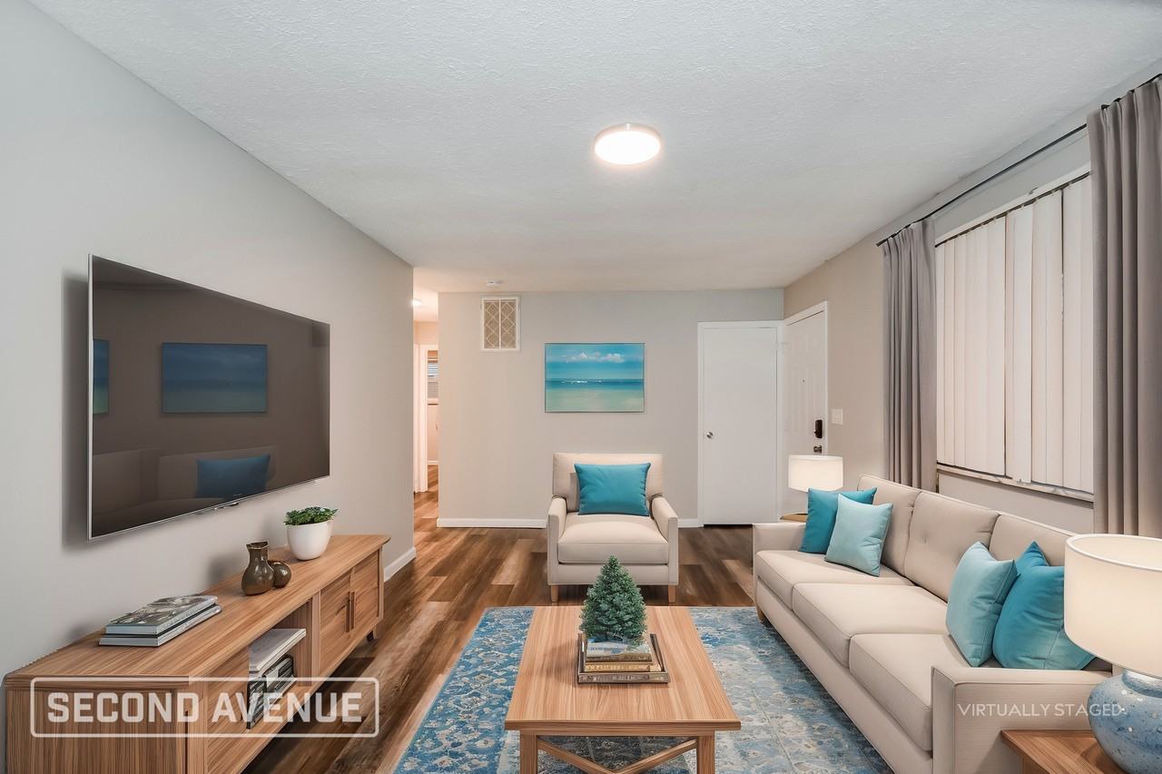 2482 W Kemper Rd - Photo 2 of 23