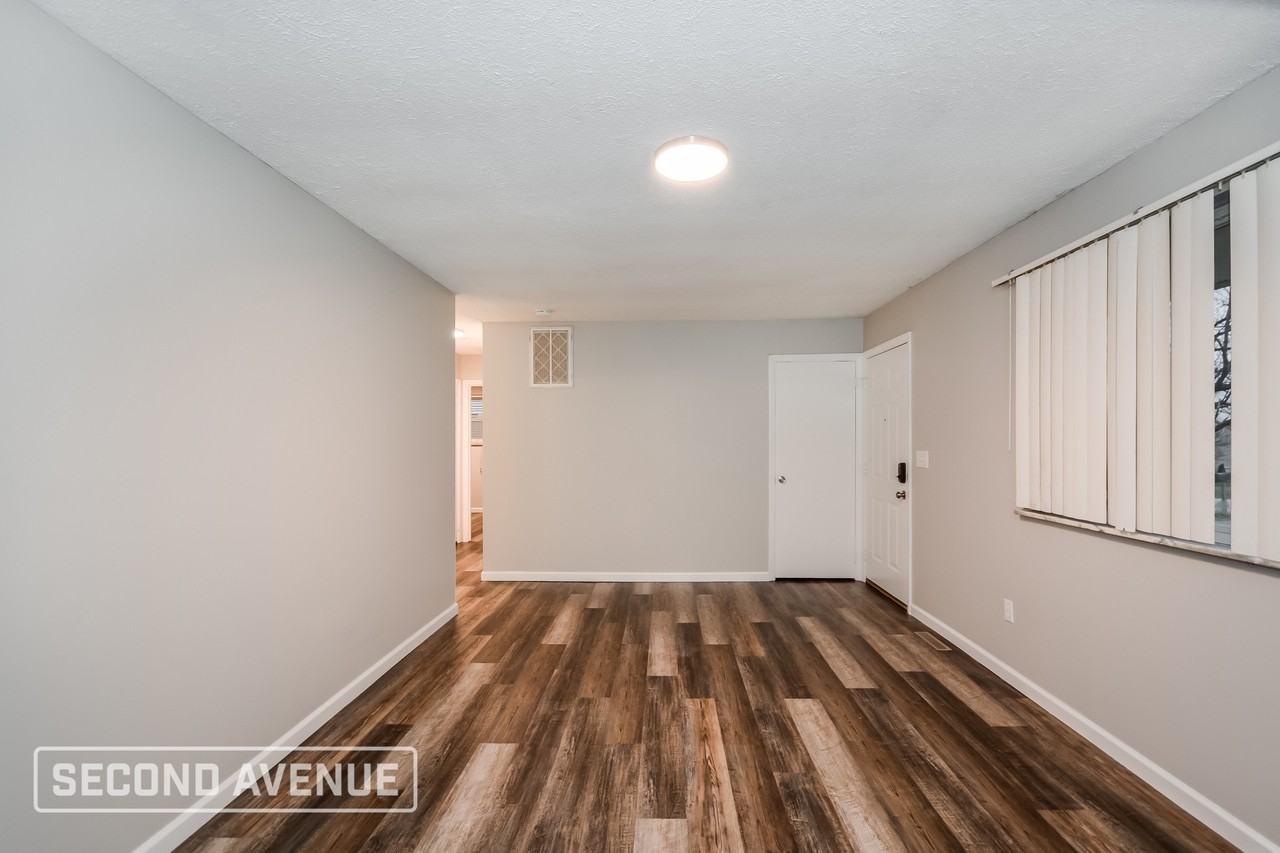 2482 W Kemper Rd - Photo 4 of 23