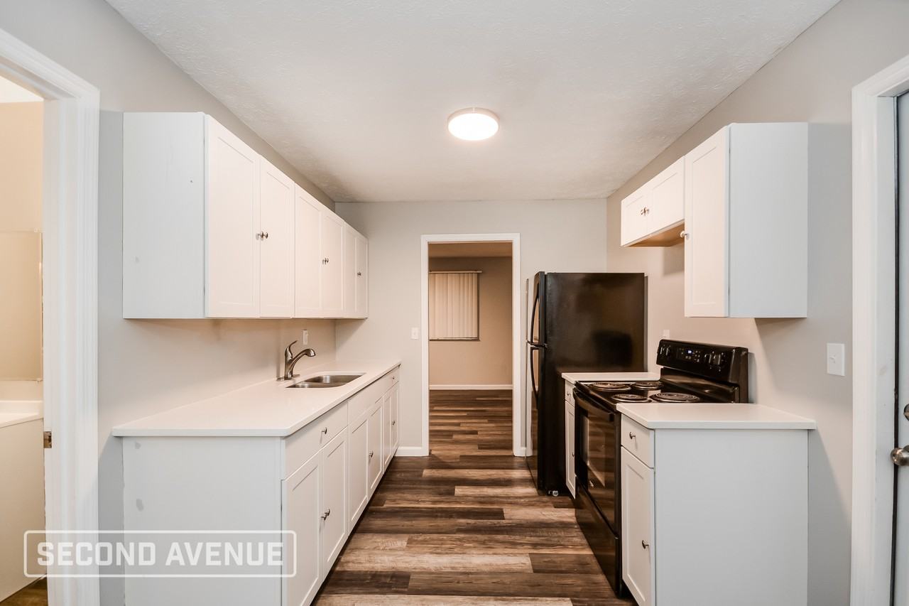 2482 W Kemper Rd - Photo 7 of 23